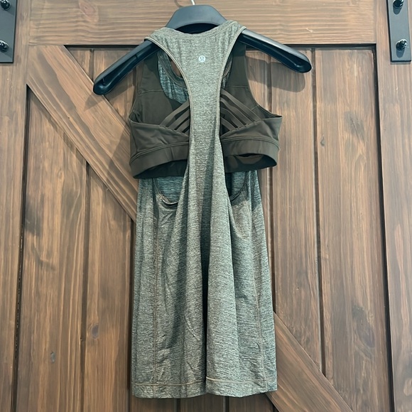 Lululemon Tank with built in bra Size 6 - Picture 2 of 4